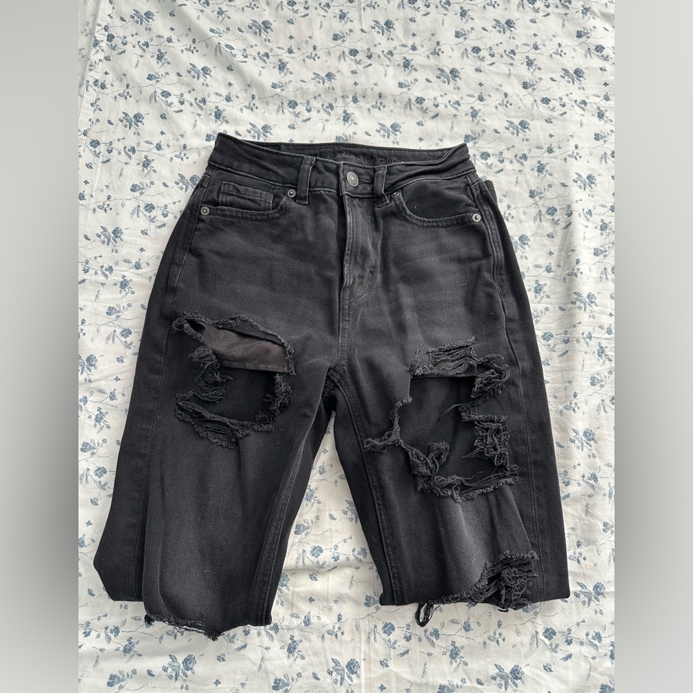 American Eagle High Wasted Black Ripped Jean